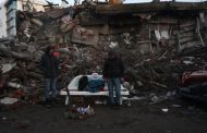 Séisme: Le bilan total dépasse les 8.300 morts