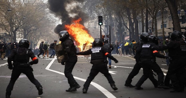 Réforme des retraites en France: L'épreuve de force continue,  457 interpellations, 441 policiers et gendarmes blessés jeudi