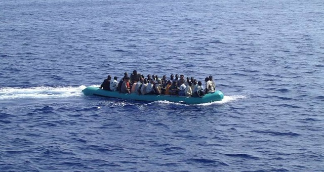 Une unité de la Marine Royale porte assistance à 103 candidats à la migration irrégulière