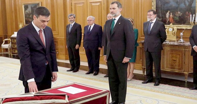 Pedro Sanchez prête serment devant le Roi Felipe VI d’Espagne