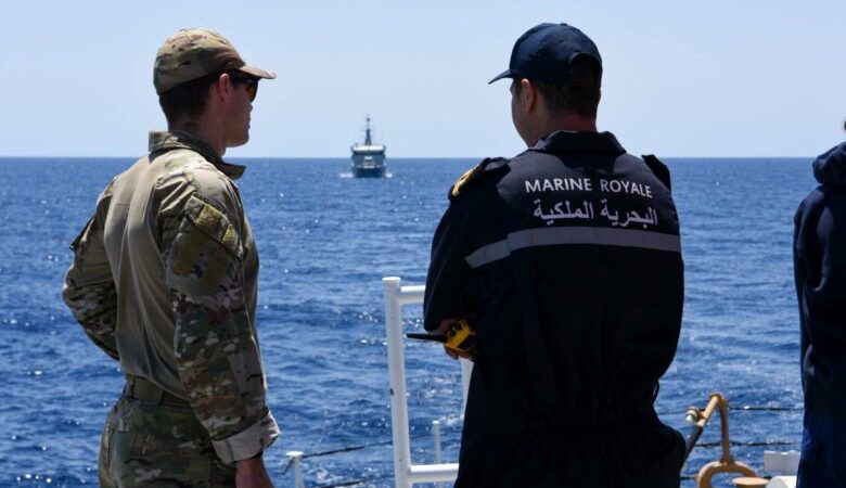 Dakhla: Une Frégate de la Marine Royale intercepte un navire suspect sans documents et sans pavillon